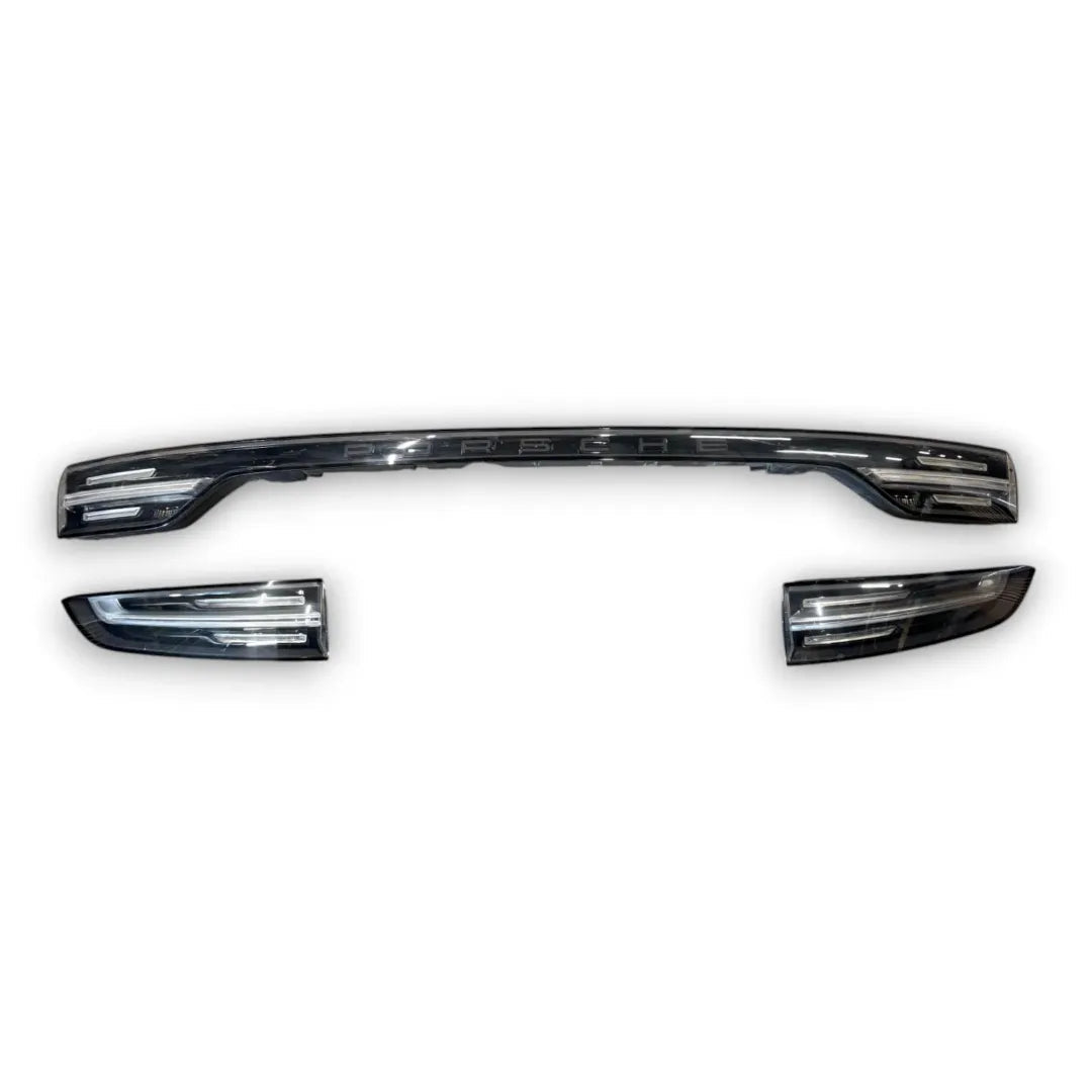 Fanale posteriore centrale Porsche Cayenne Coupé 9YB dal 2019 cod. 9Y0945081T
