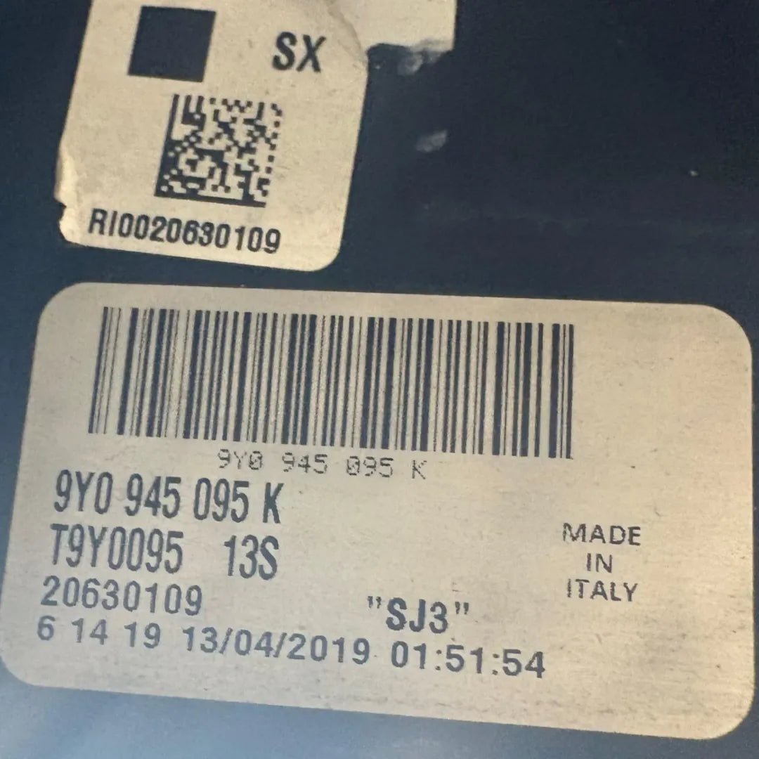 Dettaglio Fanale posteriore centrale Porsche Cayenne Coupé 9YB dal 2019 cod. 9Y0945081T - foto 4