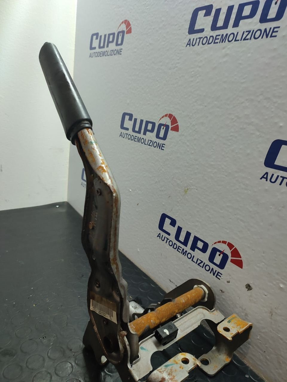 Handbrake lever PEUGEOT PARTNER TEPEE 1.6 (2012) D code: 9680786377 - F&P CRASH SRLS - Used Spare Parts