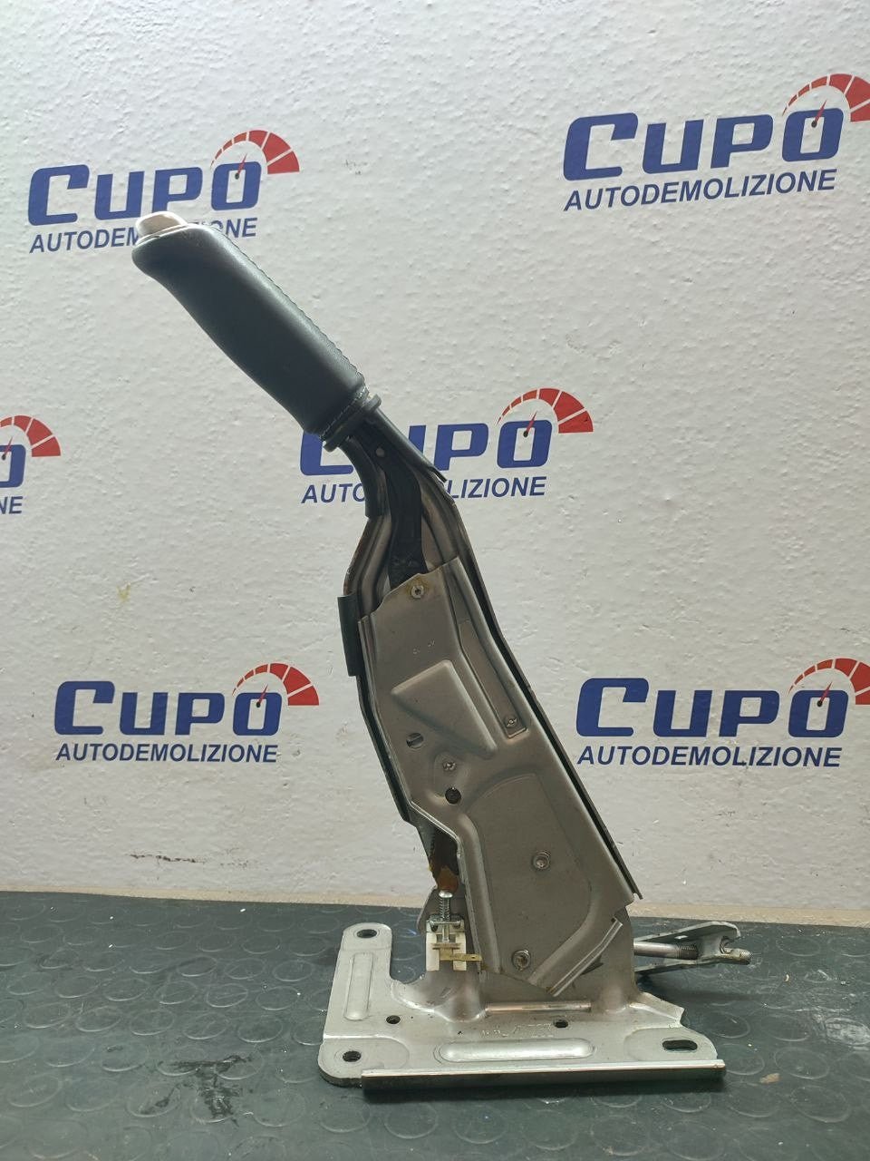 Handbrake Lever RENAULT MEGAN III SERIES 1.5 (2010) code: 3601003180r - F&P CRASH SRLS - Used Parts