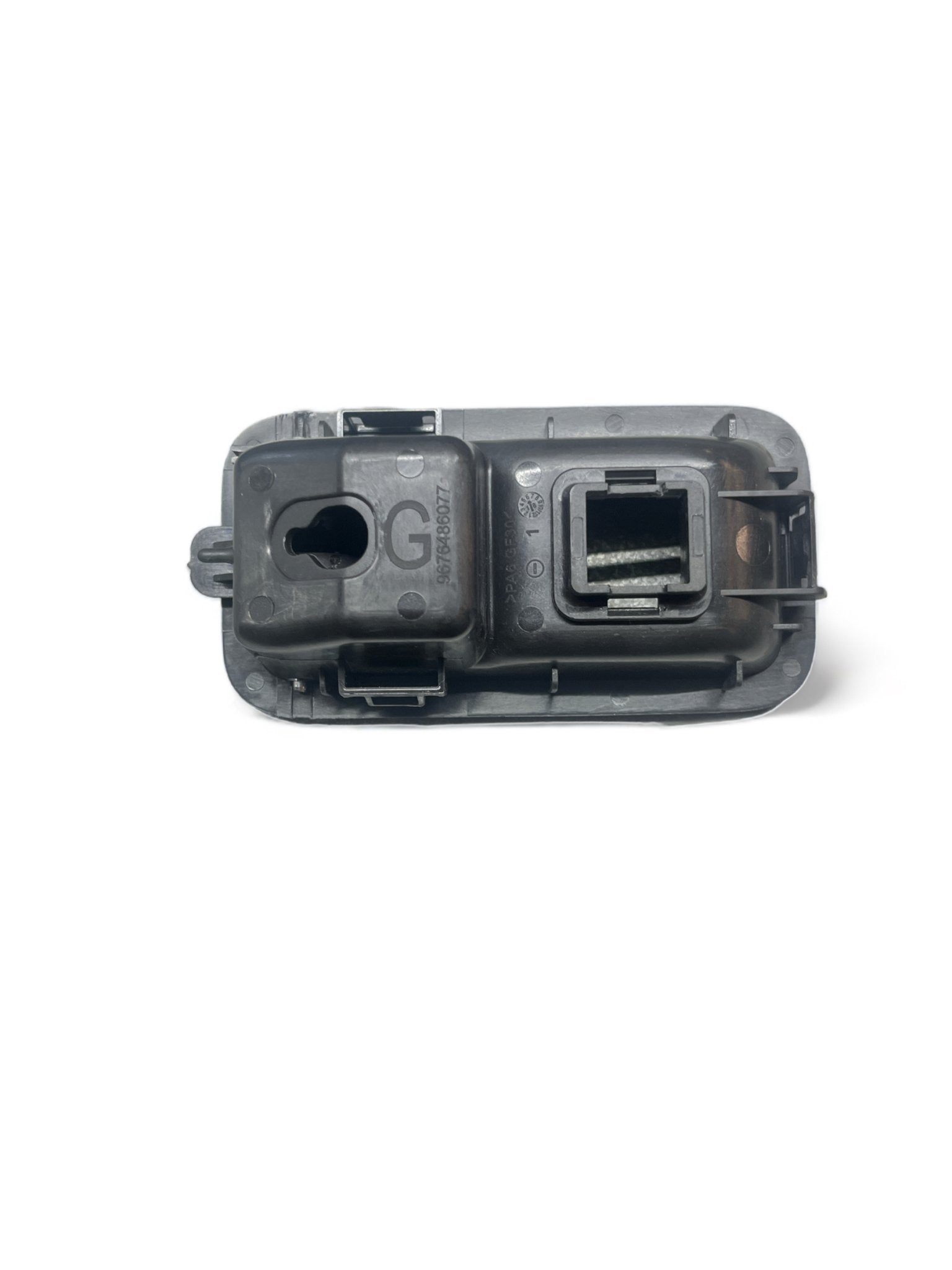 Rear Seat Back Release Lever Peugeot 3008 (2019) code: 9676486077 - F&P CRASH SRLS - Used Spare Parts