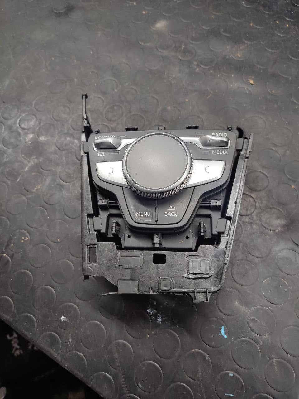 Manopola joystick computer di bordo Audi A4 Avant ( b9 - 2018 ) cod 8w1864261b - F&P CRASH SRLS - Ricambi Usati