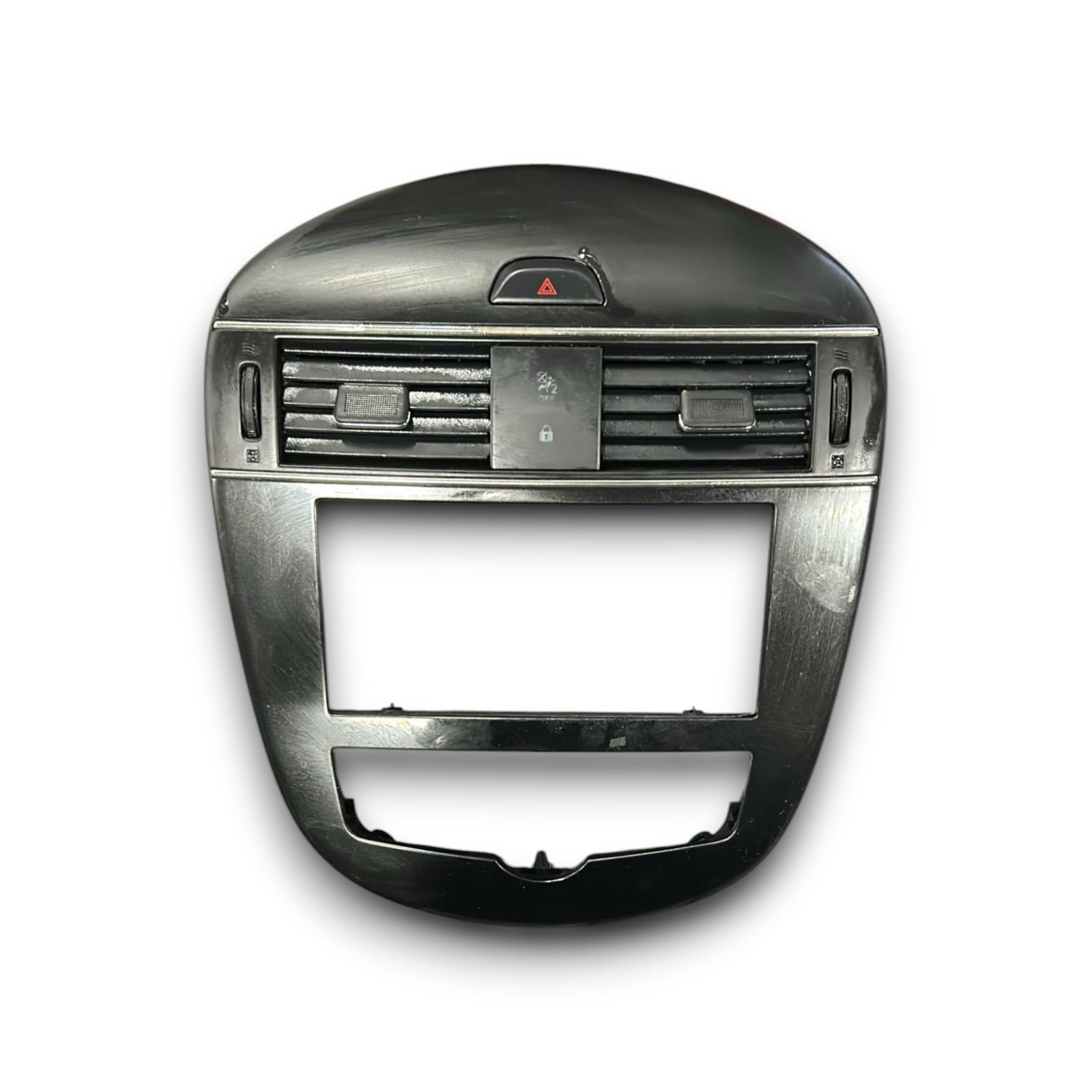 Mascherina Autoradio Nissan Pulsar cod.682603ZL2A (2014 > 2018) + Bocchette Aria + Pulsante 4 Frecce - F&P CRASH SRLS - Ricambi Usati