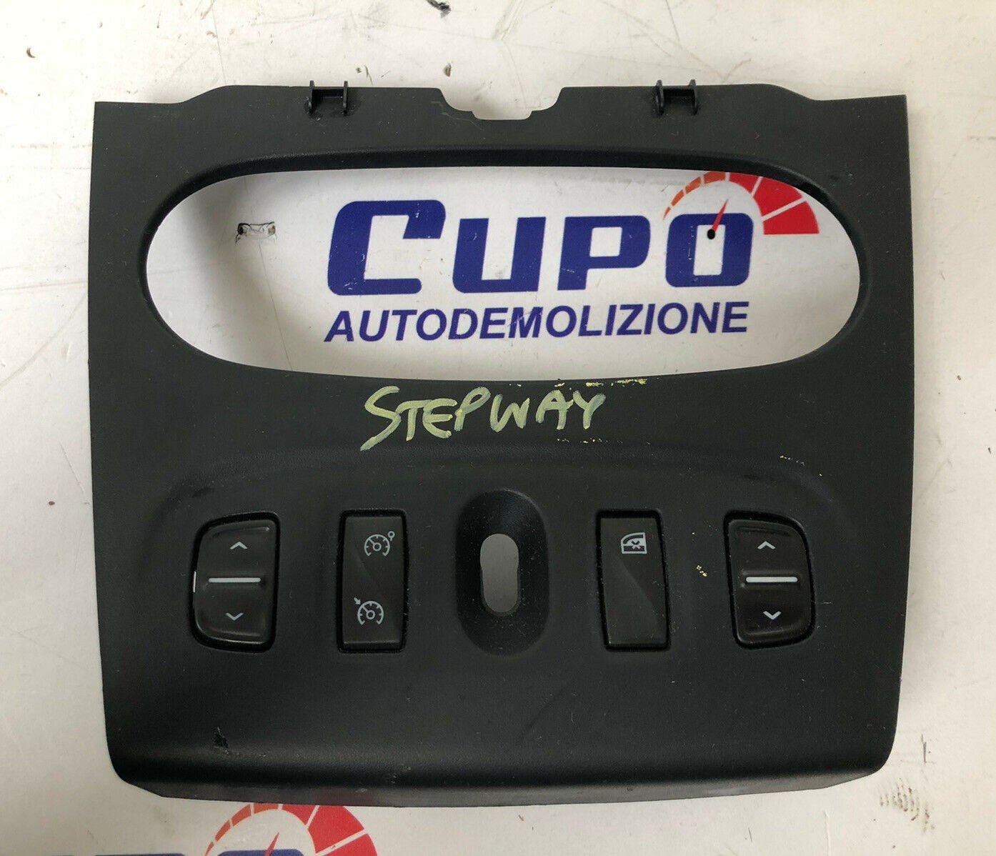 CENTRAL MASK DASHBOARD DACIA SANDERO STEPWAY II Series 275009384R - F&P CRASH SRLS - Used Parts