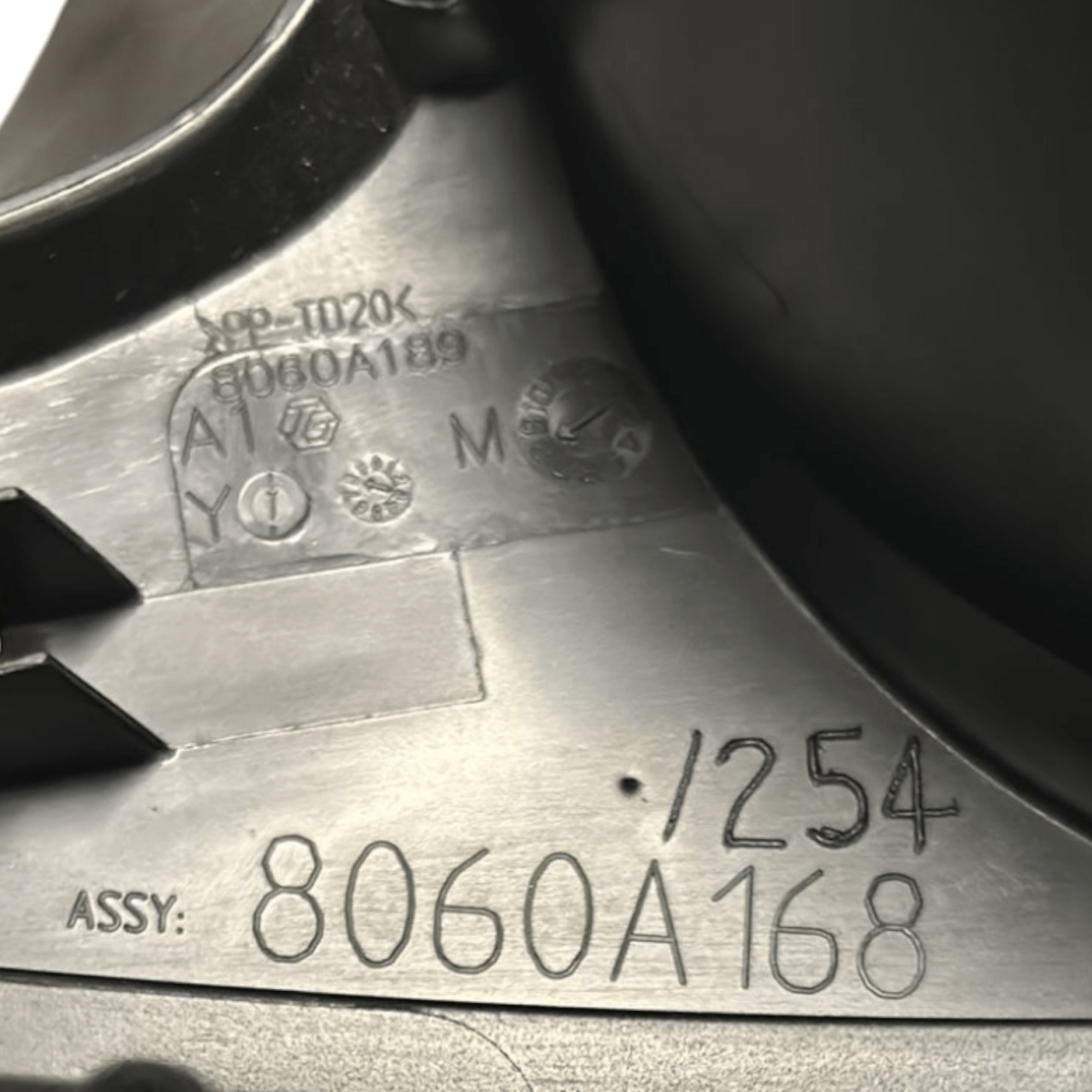 Tachometer / Odometer Mask Mitsubishi Outlander code:8060A168 (2019 > 2021) - F&P CRASH SRLS - Used Parts