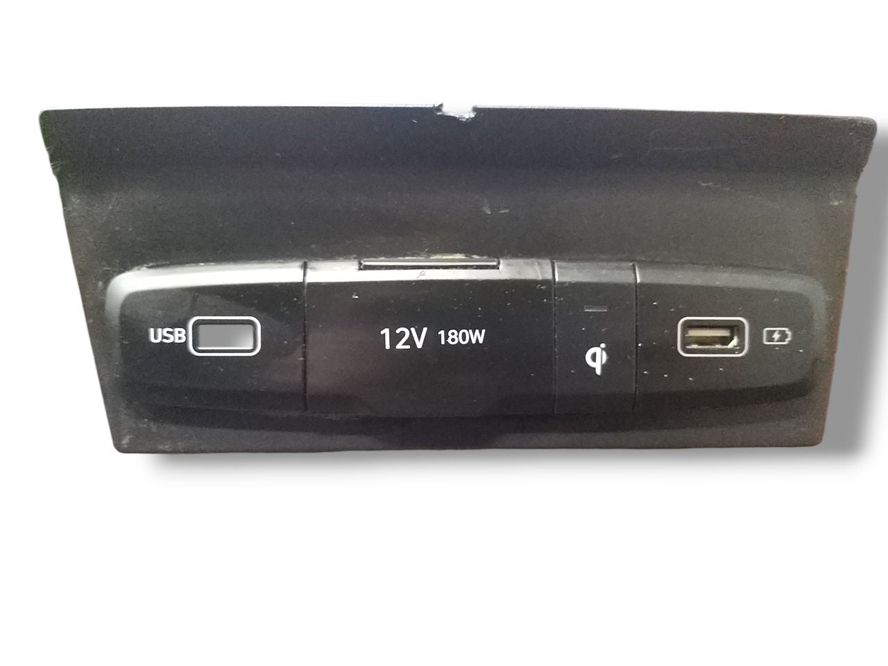 Modanatura Con Prese Usb / Accendisigari Hyundai Tucson ( 2020 > ) Cod : 84630-N7100NNB - F&P CRASH SRLS - Ricambi Usati