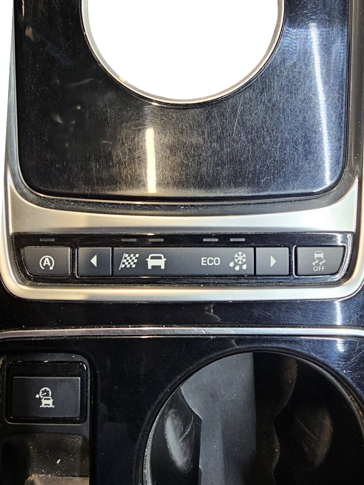 Modanatura Console Centrale Jaguar F - Pace (2016 - >) Cod:GX73 - 044E04 - A - F&P CRASH SRLS - Ricambi Usati