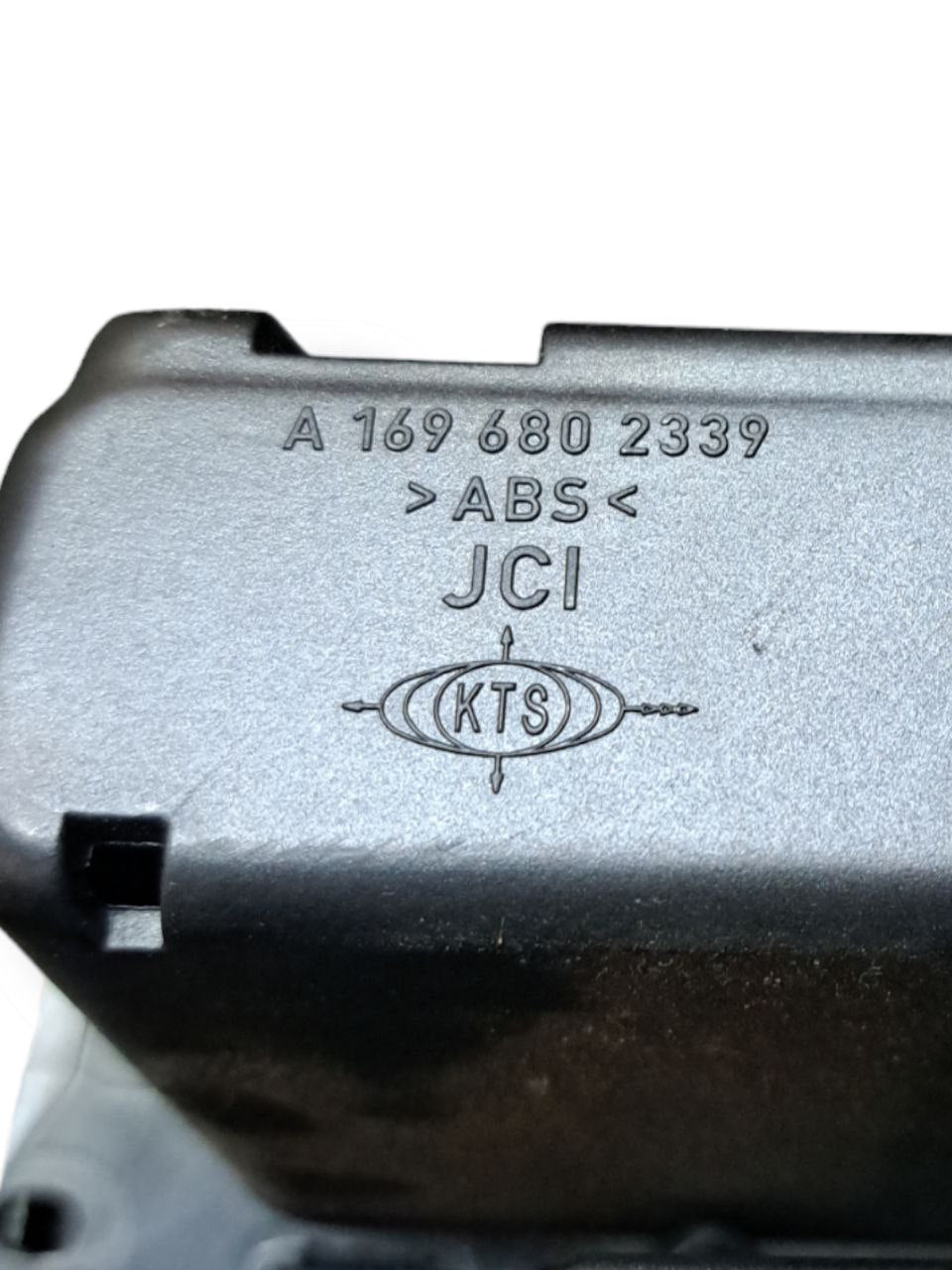 Central console molding + anti-lift button panel Mercedes-Benz A-Class W169 (2007) COD:A1696802339 - F&P CRASH SRLS - Used Parts