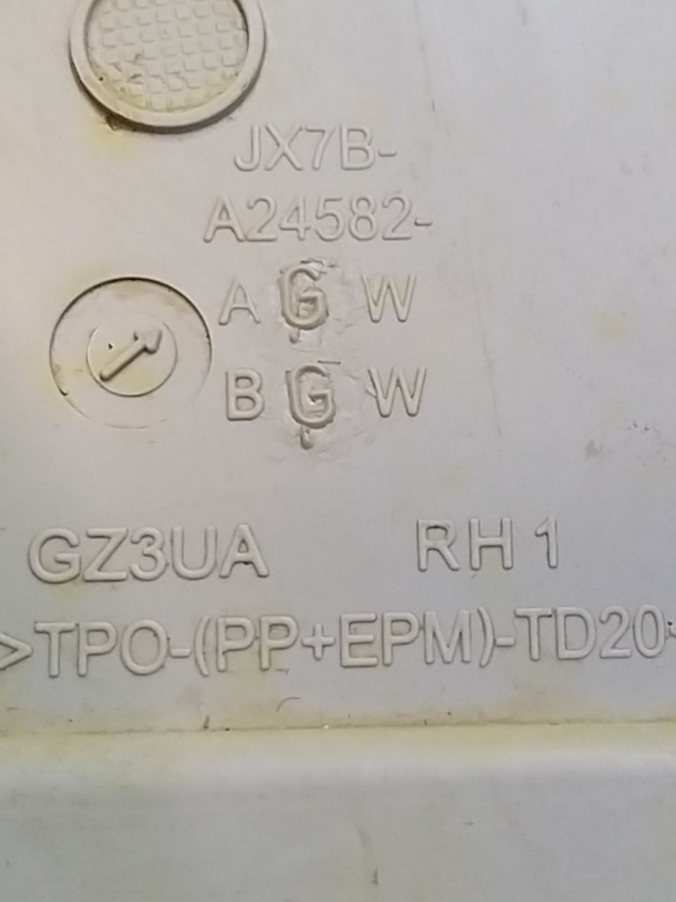 Interior Trim Molding Driver Side Ford Focus Ecoboost (2022) Code: JX7BA24582A - F&P CRASH SRLS - Used Parts