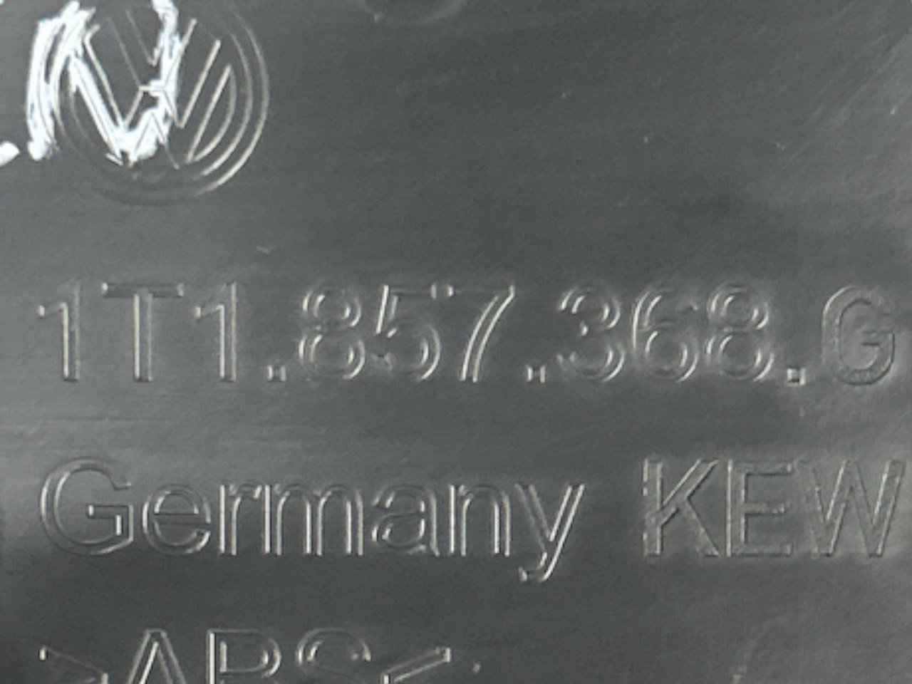 Internal Mundanature / Central Tunnel Storage Compartment Volkswagen Touran (2003 > ) code . 1T1857368G - F&P CRASH SRLS - Used Parts