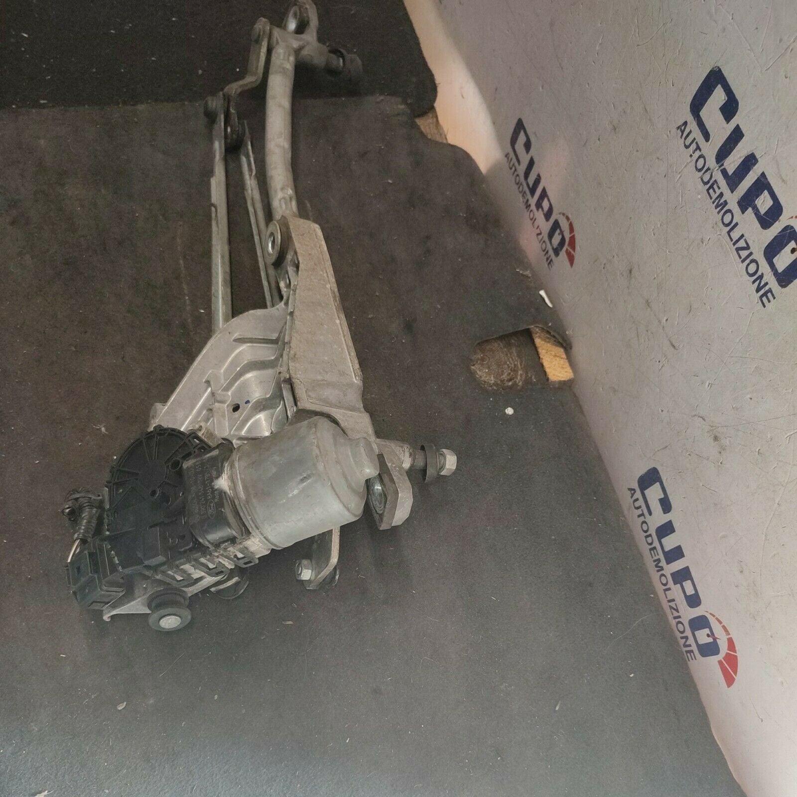 Front windshield wiper motors with tandem Ford Fiesta 2008-2016 0390241548 - F&P CRASH SRLS - Used Parts