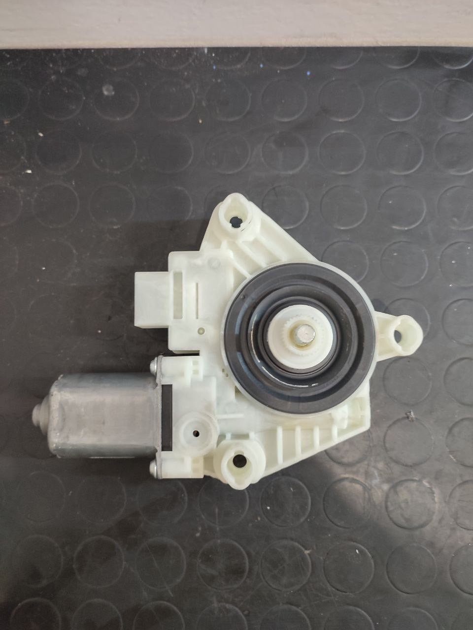 Motorino Alzacristallo anteriore destro MERCEDES-BENZ CLASSE GLC 250D 4MATIC SUV 5P - F&P CRASH SRLS - Ricambi Usati