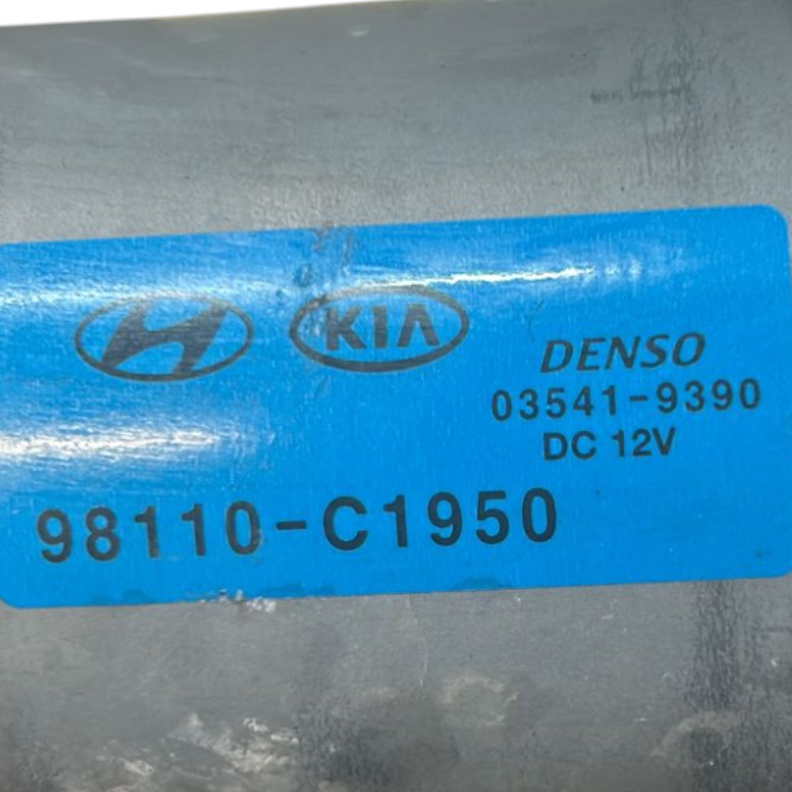 Front Windshield Wiper Motor Kia Stonic code 98110 - C1950 (2017 > ) - F&P CRASH SRLS - Used Parts