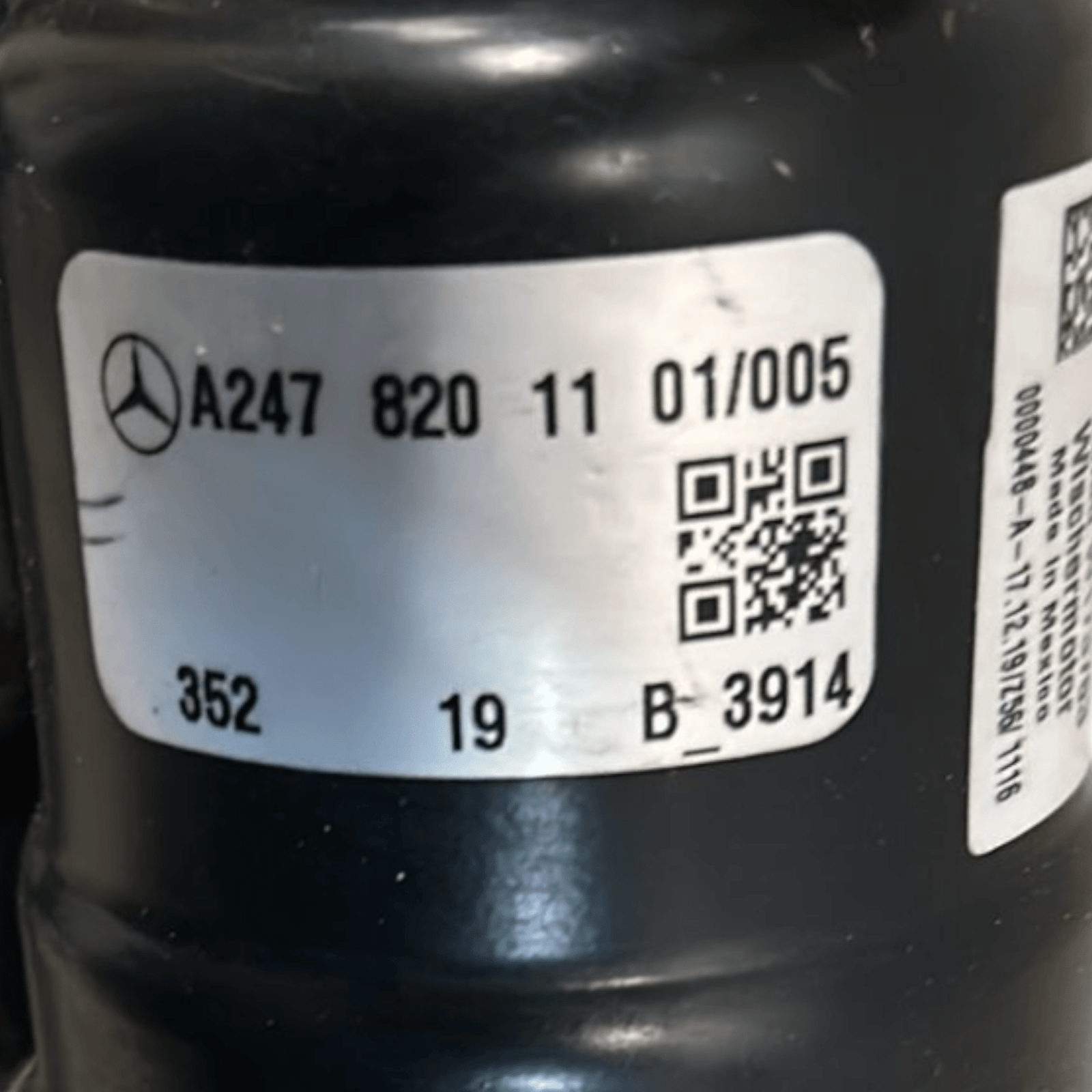 Front Windshield Wiper Motor Mercedes Benz GLB X247 (2019 >) code:A2478201101 - F&P CRASH SRLS - Used Parts