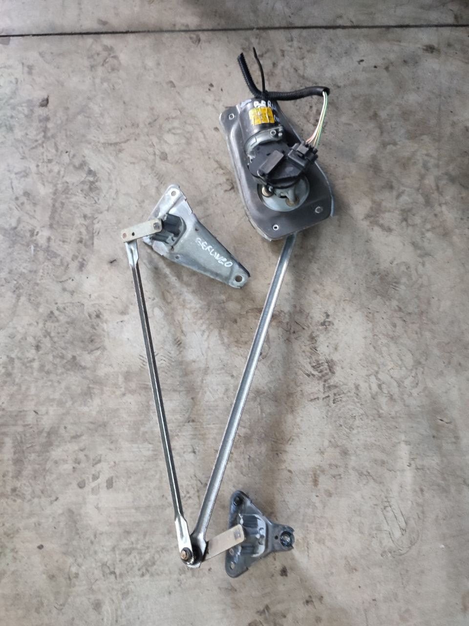 Front windshield wiper motor CITROEN BERLINGO (2005) code: 964421078001 - F&P CRASH SRLS - Used Parts