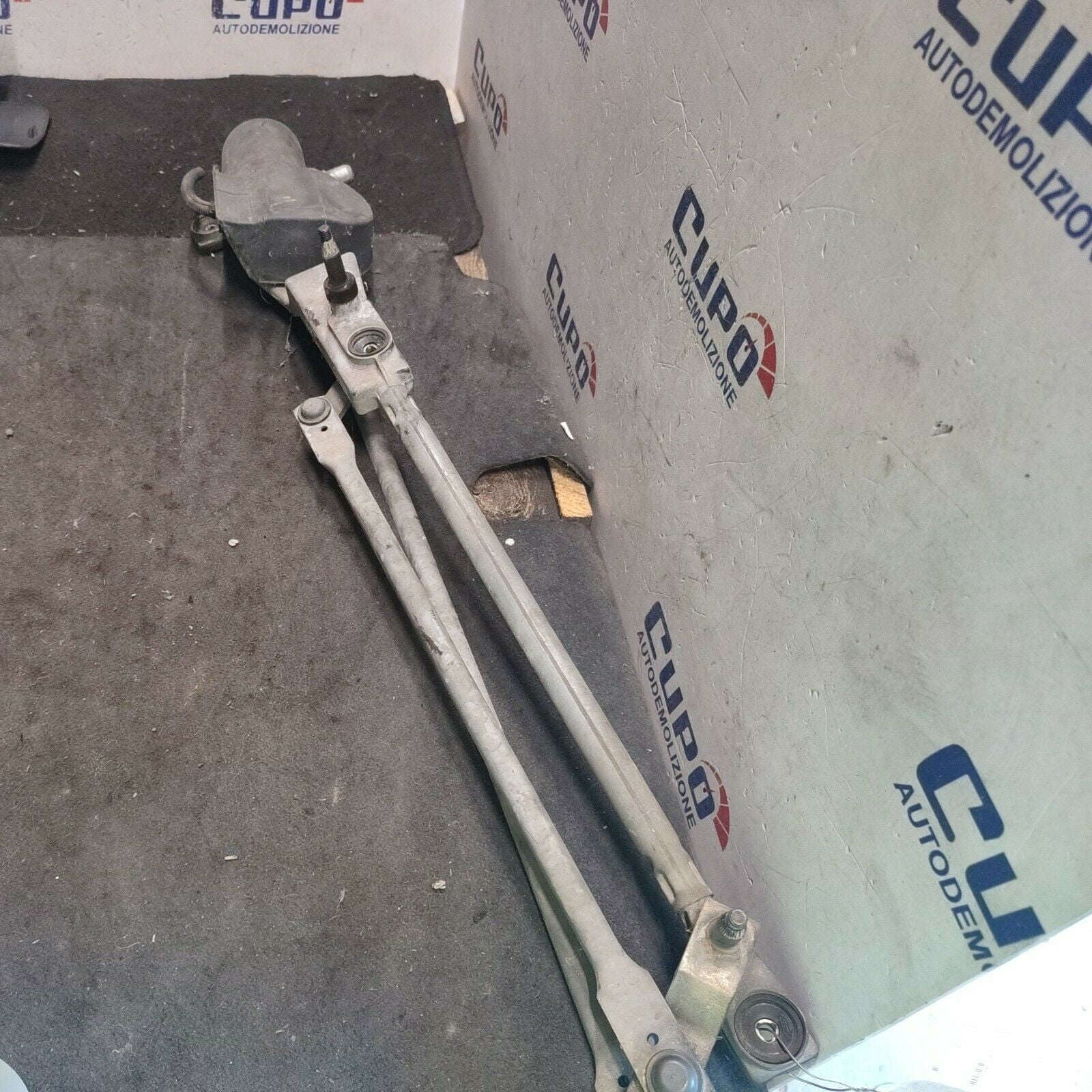 Front Windshield Wiper Motor With Tandem Ford Focus (1998-2005) 0390241362 - F&P CRASH SRLS - Used Parts