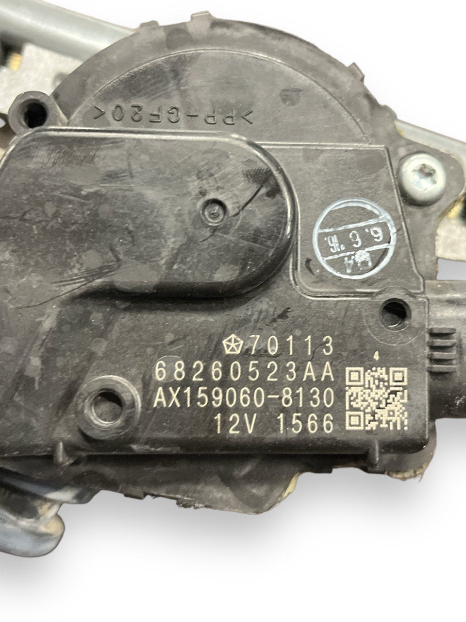 Front windshield wiper motor Jeep Grand Cherokee WK2 (2010 to 2021) code: 68260523AA - F&P CRASH SRLS - Used Parts