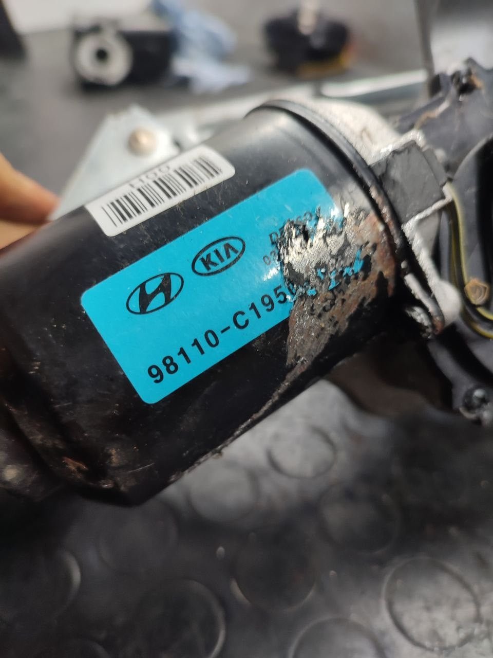 Front windshield wiper motor Kia Rio ( IV - 2018 ) code 91110-C1950 - F&P CRASH SRLS - Used Parts