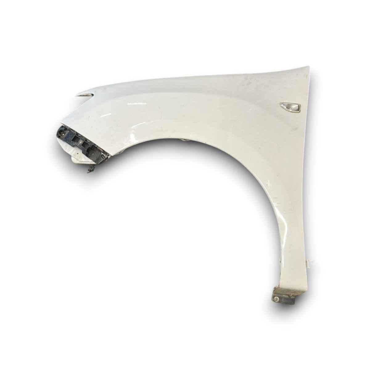 Parafango anteriore sinistro bianco Dacia Sandero (2012 > 2021) - F&P CRASH SRL - Ricambi Usati