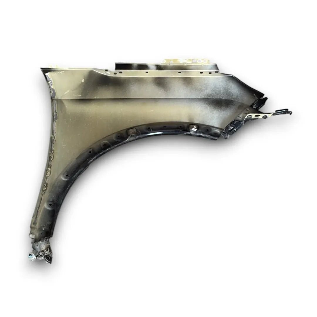 Parafango anteriore sinistro Peugeot 2008 2019–2023 OEM 9825439180 - F&P CRASH SRL - Ricambi Usati
