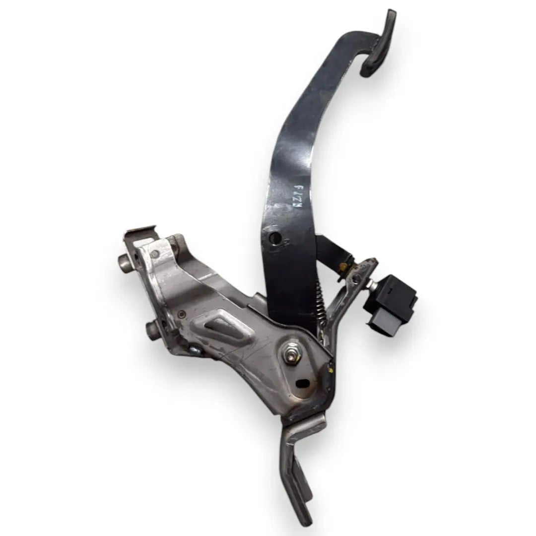 Dettaglio Pedale del freno Kia Sportage 3ª Serie 2014–2016 OEM 328102S005 - foto 2