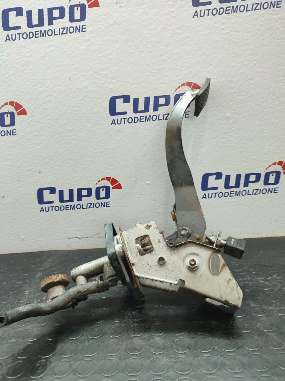 Brake Pedal Hyundai Tucson 2.0 - F&P CRASH SRLS - Used Parts
