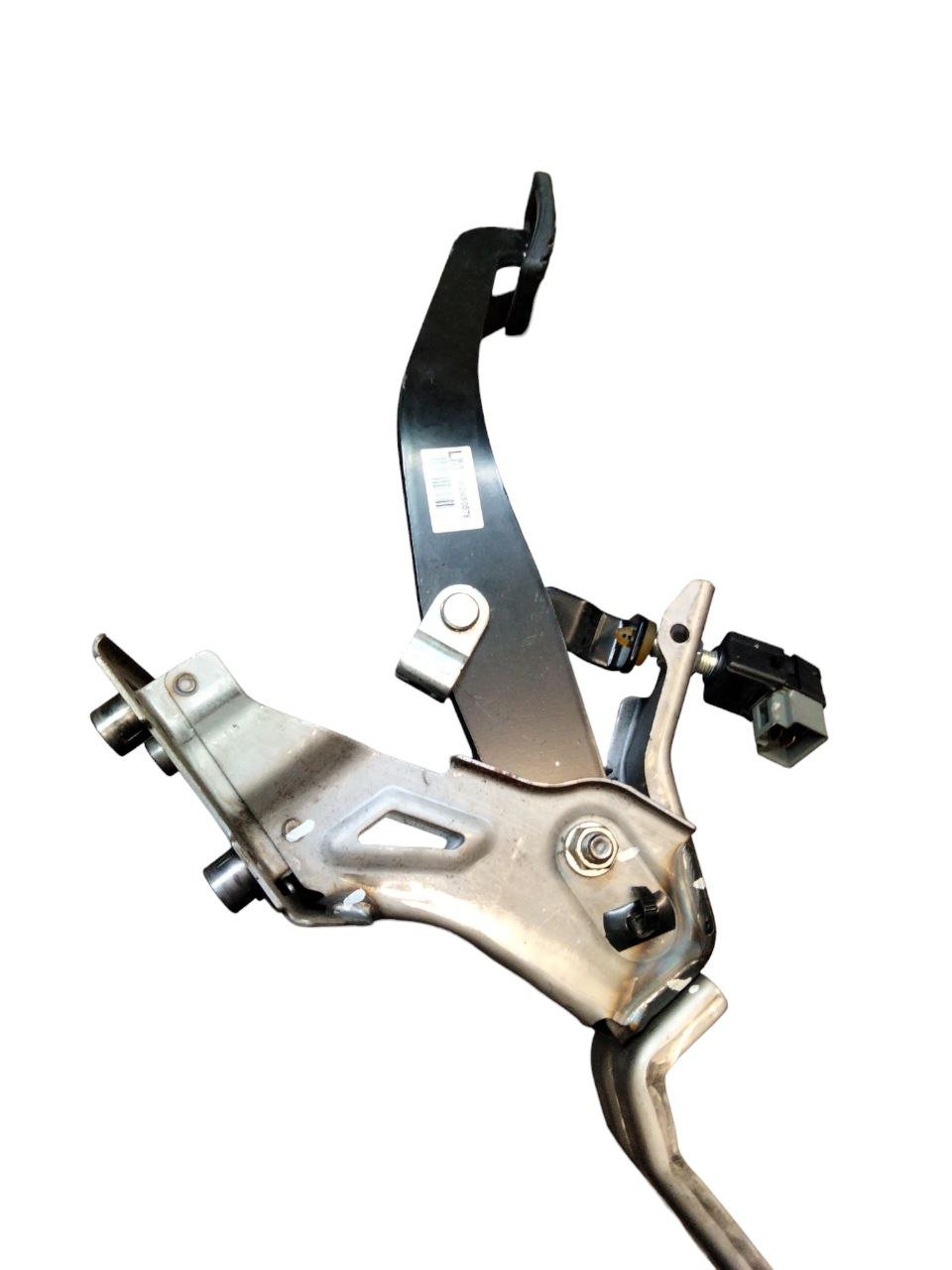 Kia Sportage SL 1.7 diesel brake pedal (2010 - 2016) code 328002S000 - F&P CRASH SRLS - Used Parts