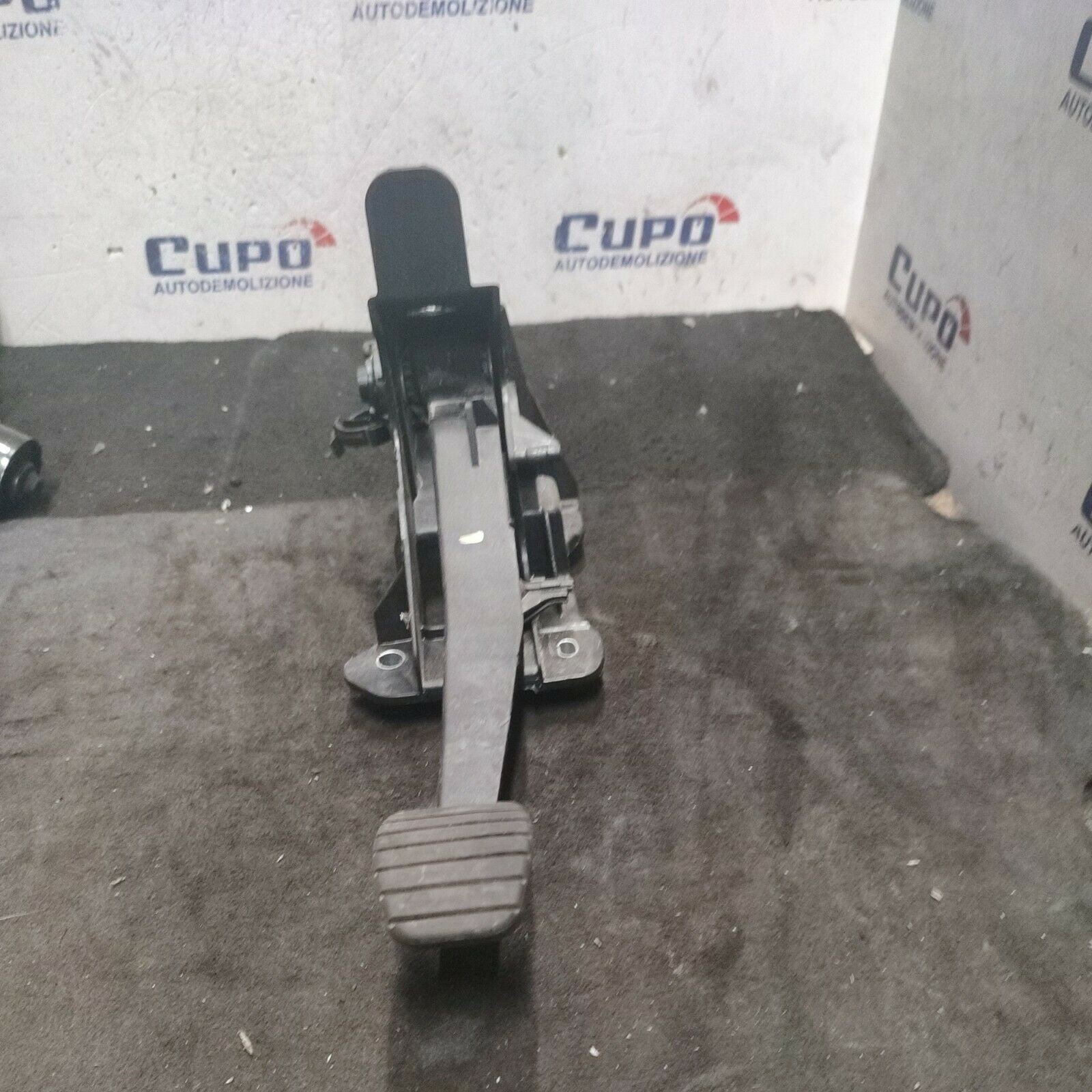 Clutch pedal DACIA LOGNA 2nd SERIES (2012-2020) 465038135R - F&P CRASH SRLS - Used Parts