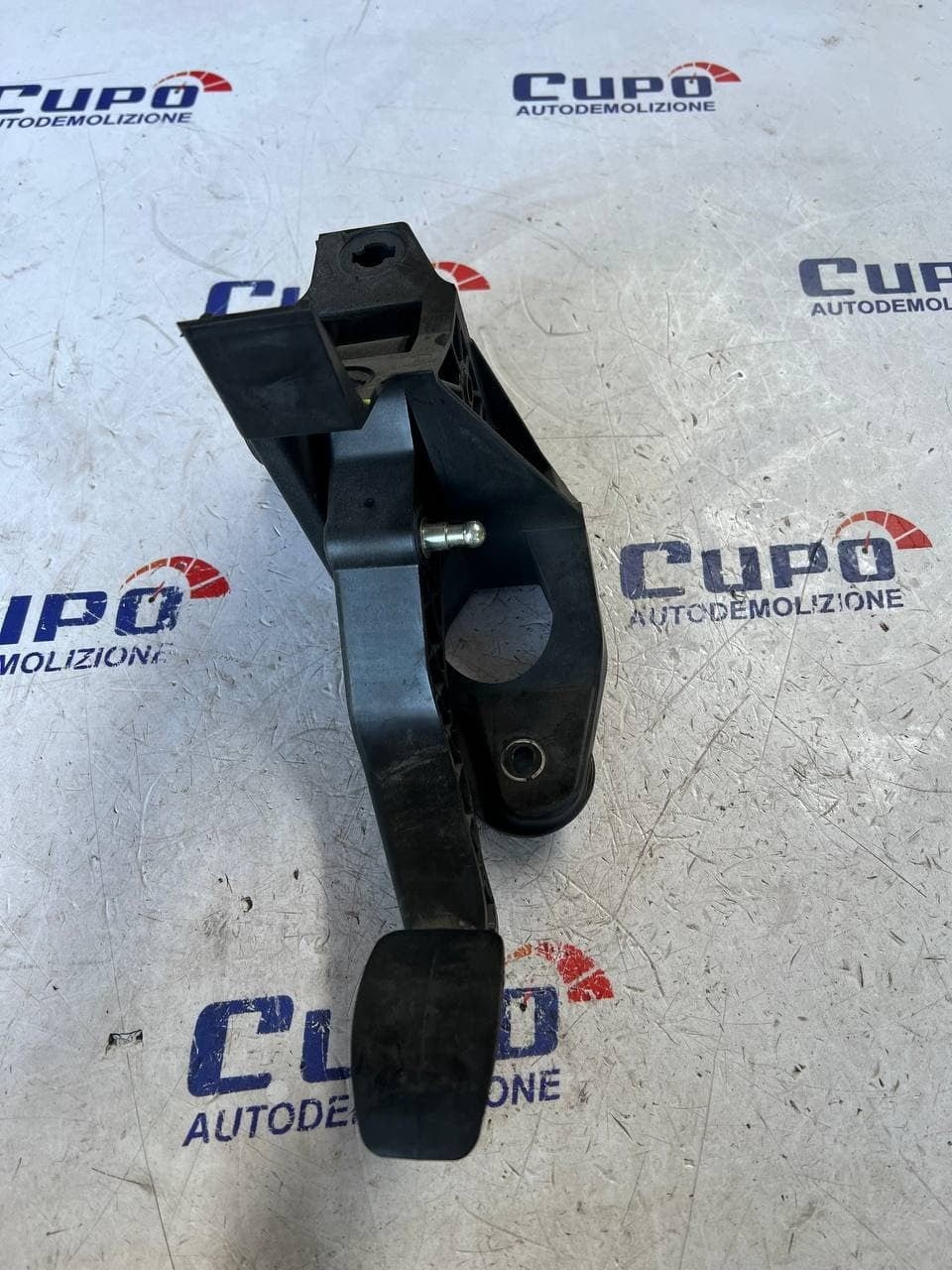Clutch pedal Renault Twingo III 2015 - F&P CRASH SRLS - Used Parts