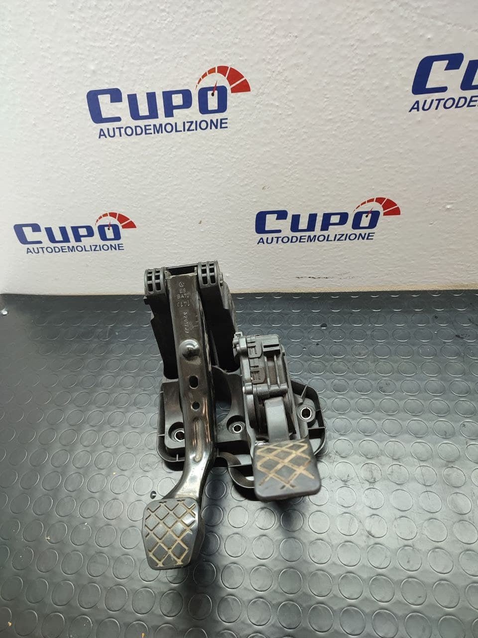 Pedals (brake + accelerator) Audi A1 sportback code 6r1721058d - F&P CRASH SRLS - Used Spare Parts