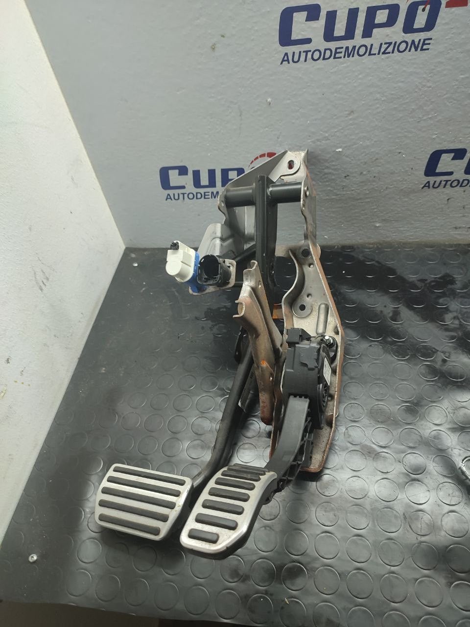 Pedaliera freno + acceleratore Volvo Xc60 ( 2014 ) cod 31329370 - F&P CRASH SRLS - Ricambi Usati