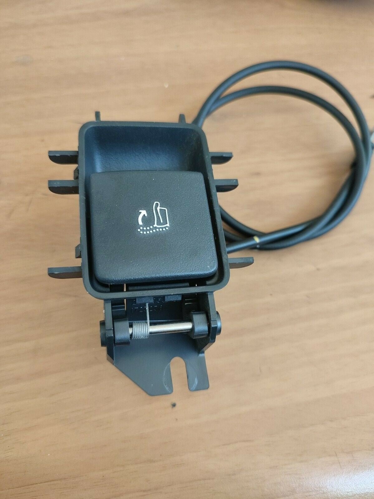 PEUGEOT 3008 MANIGLIA SEDILI POSTERIORI RIBALTABILI LATO SINISTRO Cod:1723238 - F&P CRASH SRLS - Ricambi Usati