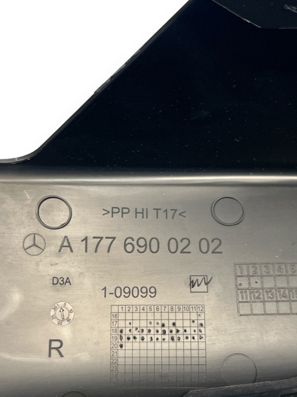 Rivestimento / posteriore destra inferiore Mercedes-Benz Classe A W177 cod.A1776906202 (2018>) / modanatura