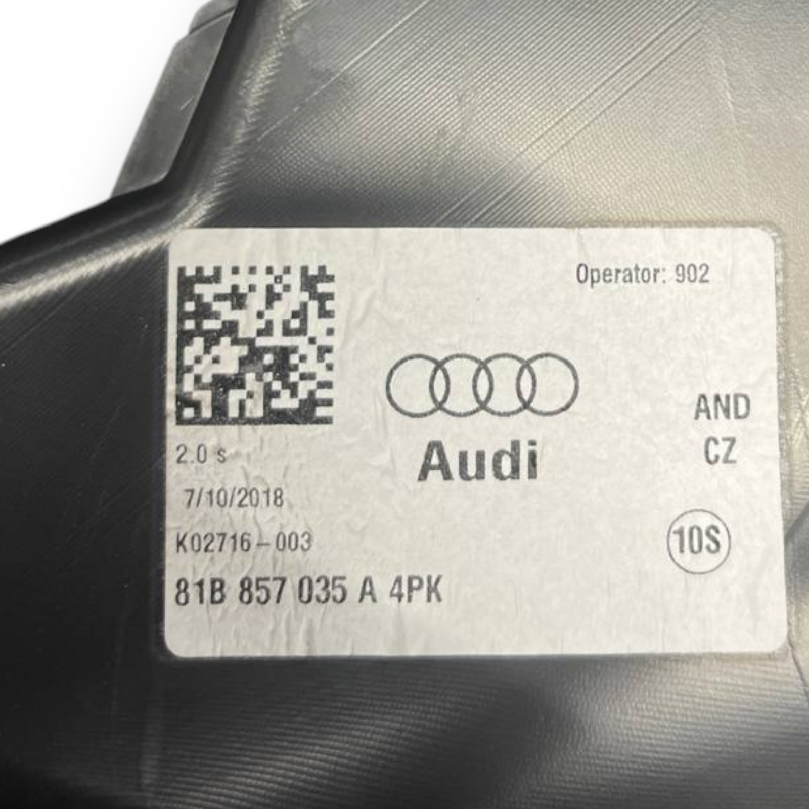 Vano / Cassetto Portaoggetti + Caricatore Gps Audi Q2 (2016 -) cod:81B857035A