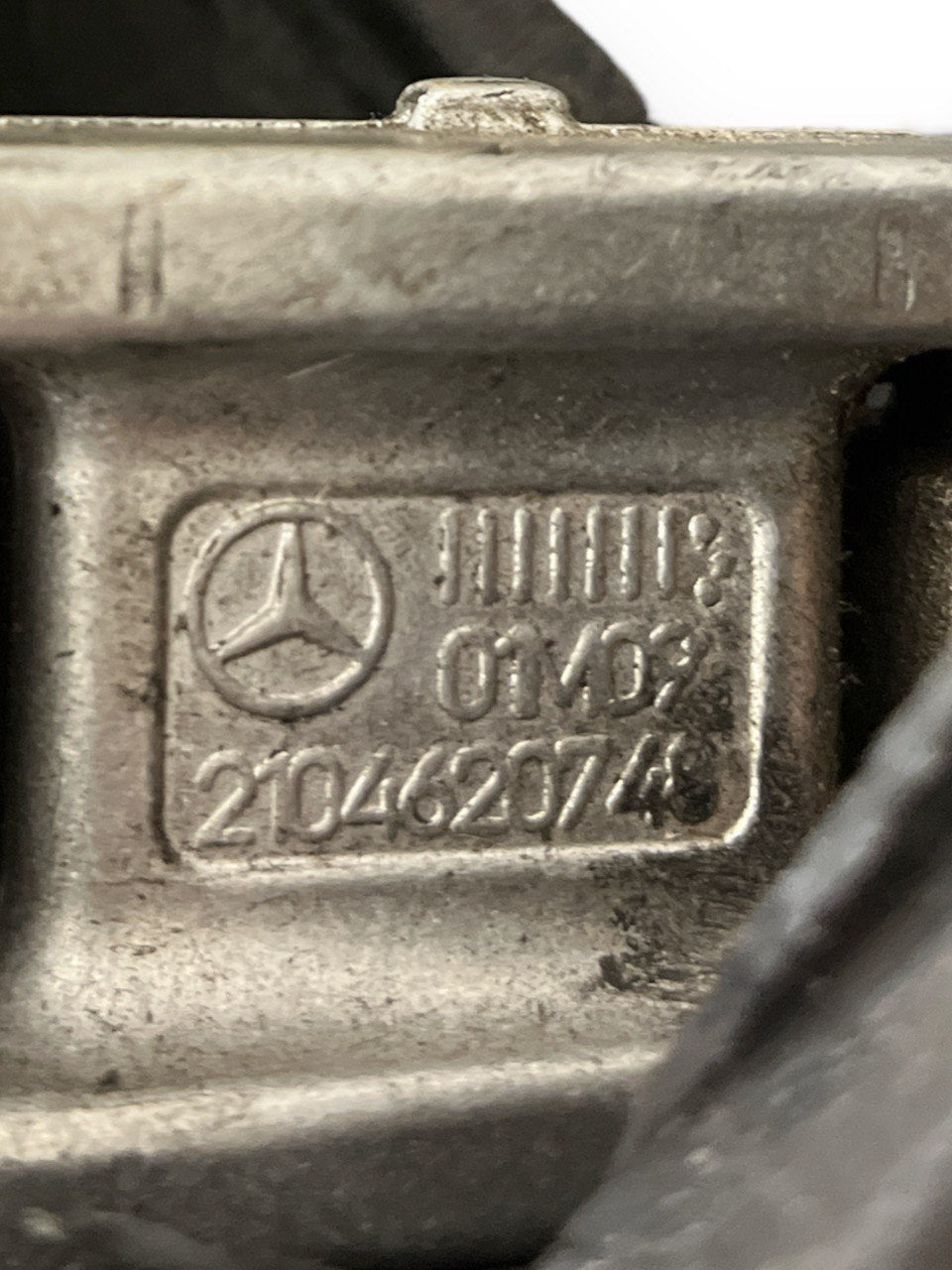Steering Column / Steering Tube Mercedes Benz E-Class (W210) 2.2 Diesel (1999 > 2002) cod.2104620748 - F&P CRASH SRLS - Used Parts