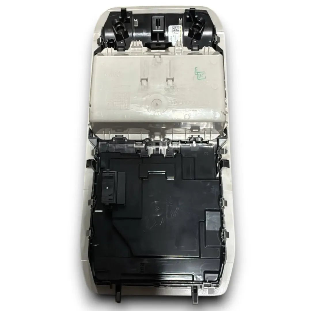 Plafoniera interna di cortesia a tetto centrale Skoda Octavia dal 2020 OEM 5E3868837A - F&P CRASH SRL - Ricambi Usati