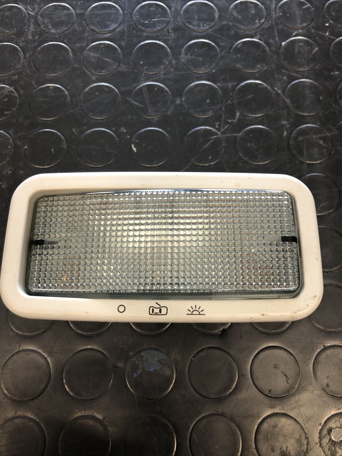 PLAFONIERA LUCE INTERNA ABITACOLO VW POLO 4^ Serie 6N0947105F 2001 - 2009 9N - F&P CRASH SRLS - Ricambi Usati