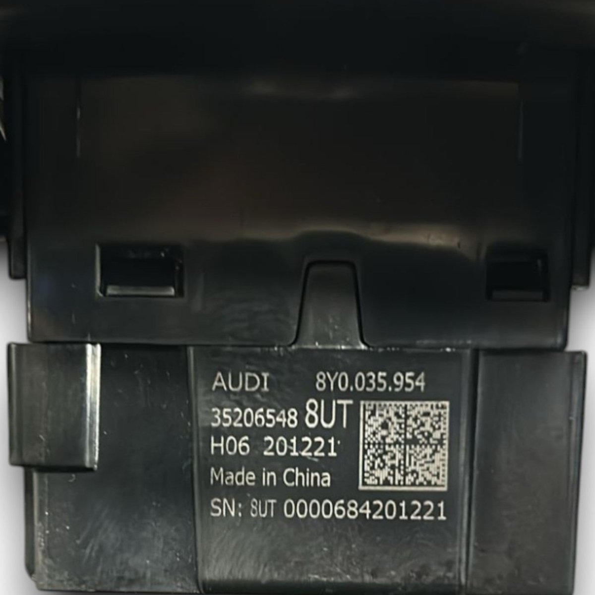 Prese posteriori usb audi a3 8y cod:8Y0035954 (2021 >) - F&P CRASH SRLS - Ricambi Usati