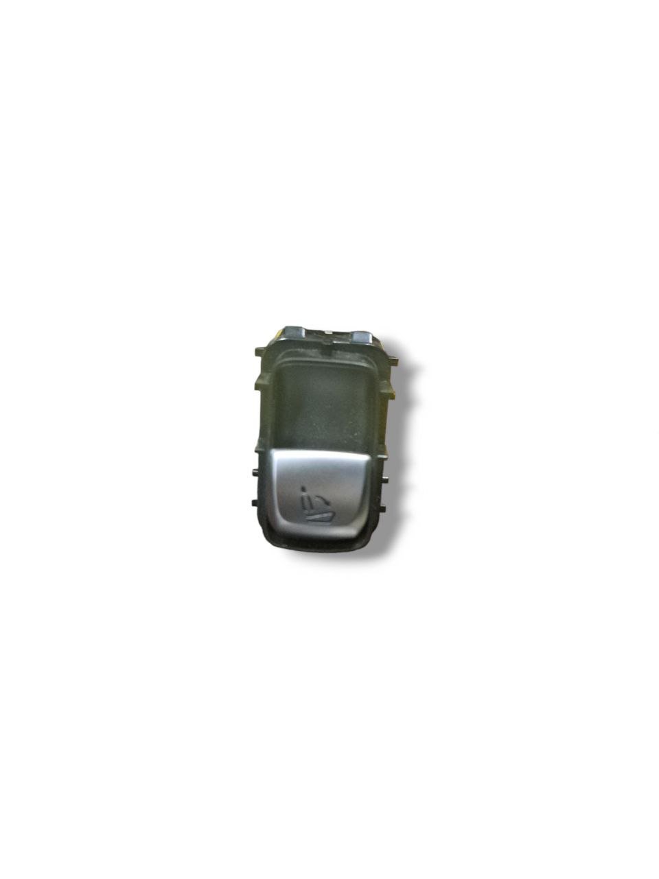 Rear seat adjustment button Mercedes - Benz Class C W205 COD:A2059058404 (2014>) - F&P CRASH SRLS - Used Parts