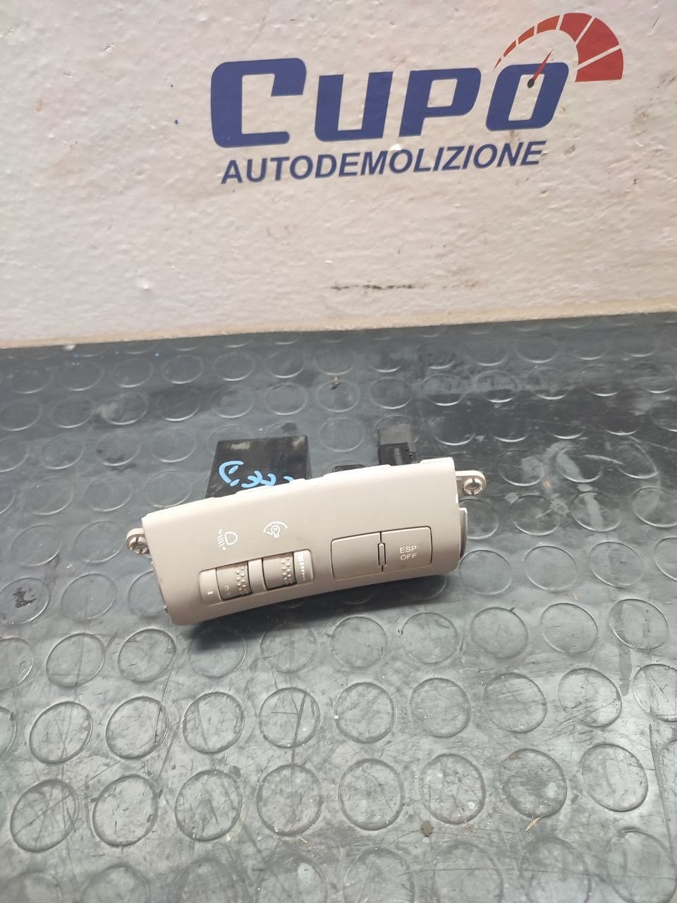 Headlight adjustment buttons + Esp Kia cee'd mk1 code 93300 - 1h400ed - F&P CRASH SRLS - Used Parts