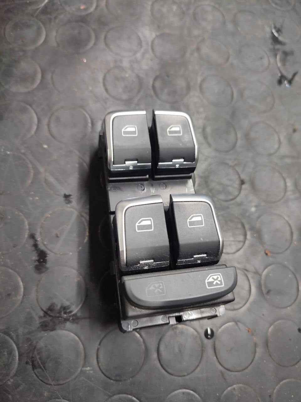 Left front window lift button Audi A3 (8v - 2016) 1.6 tdi code 8v0959851a - F&P CRASH SRLS - Used Parts