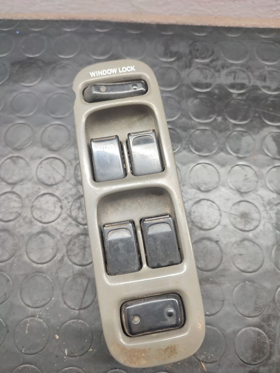 Left front window lift button Suzuki Grand Vitara 2005 - F&P CRASH SRLS - Used Parts