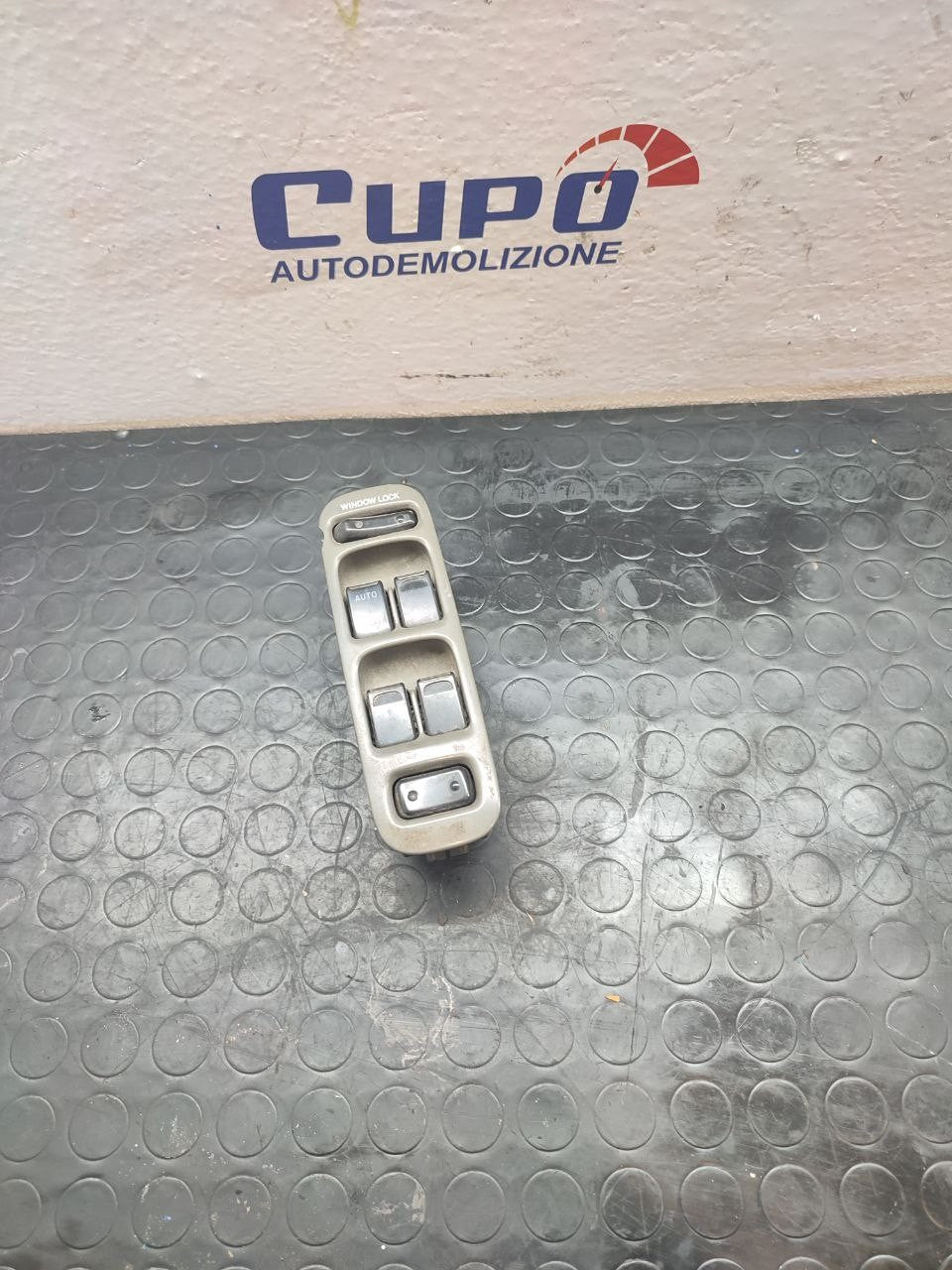 Left front window lift button Suzuki Grand Vitara 2005 - F&P CRASH SRLS - Used Parts