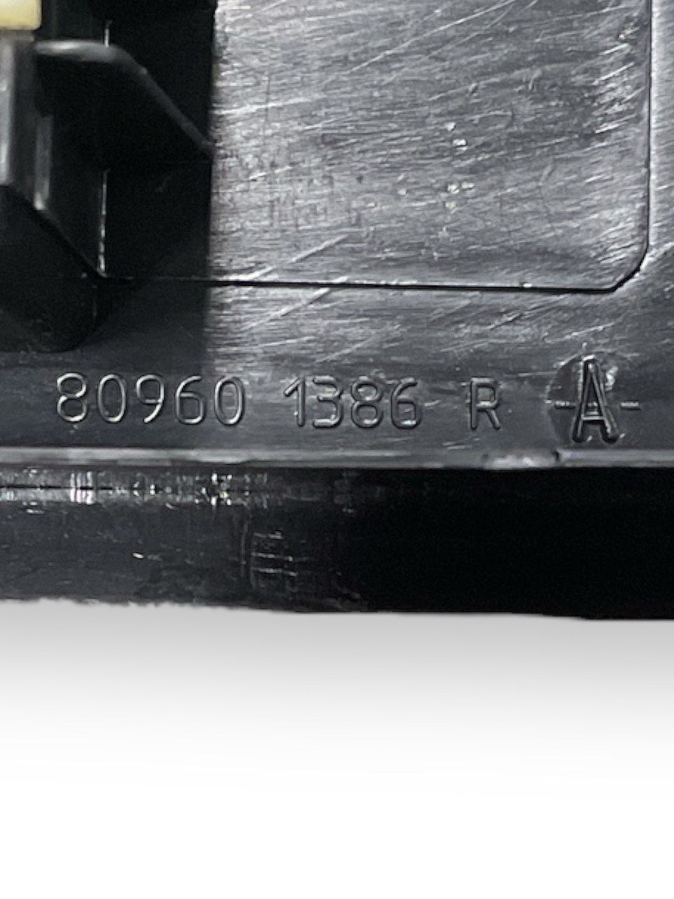 Pulsantiera alzavetro anteriore destra Dacia Duster cod:809601386R (2010 - 2017) - F&P CRASH SRLS - Ricambi Usati