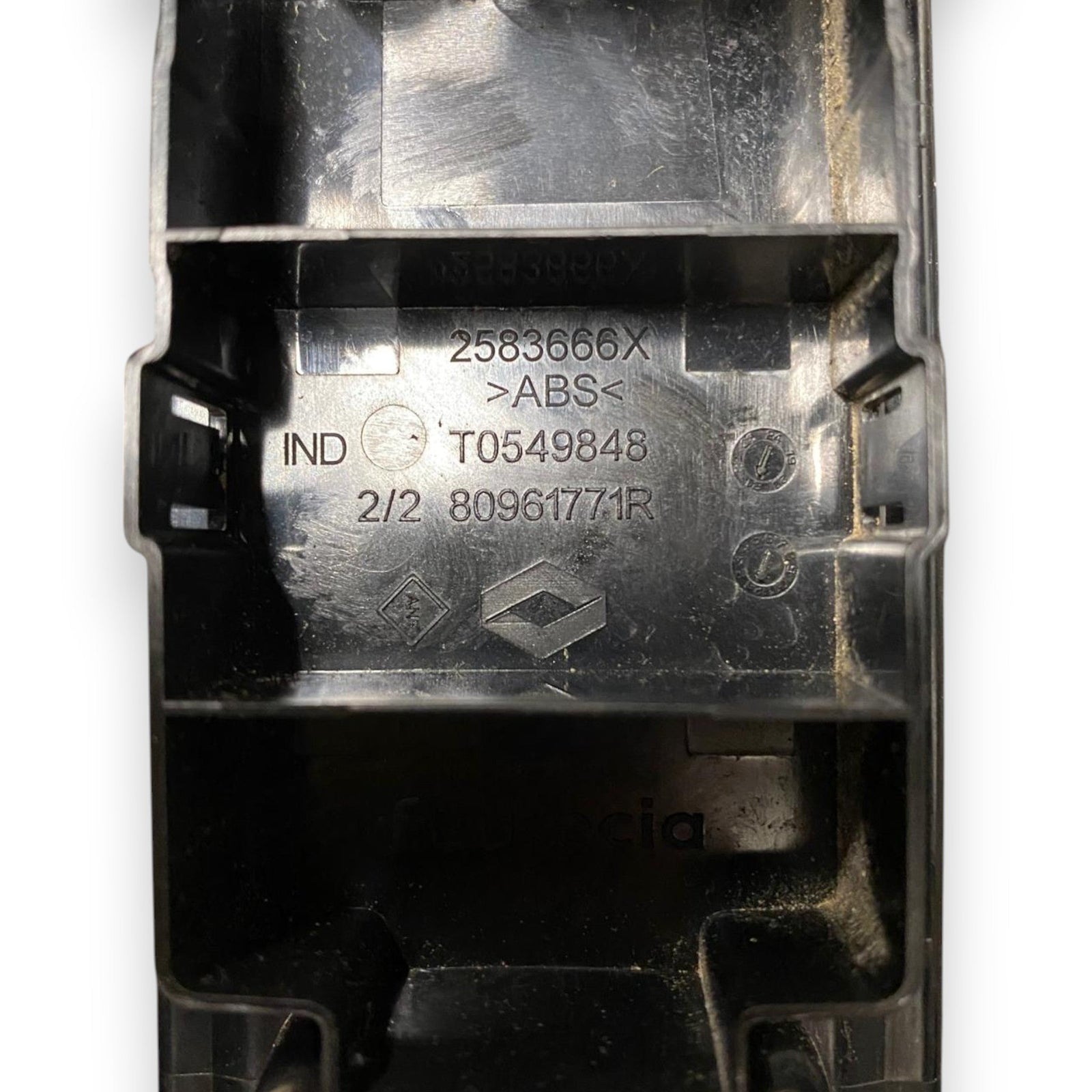 Right front window switch (dx) Dacia Sandero Stepway (2012 - 2020) Code: 80961771R - F&P CRASH SRLS - Used Parts