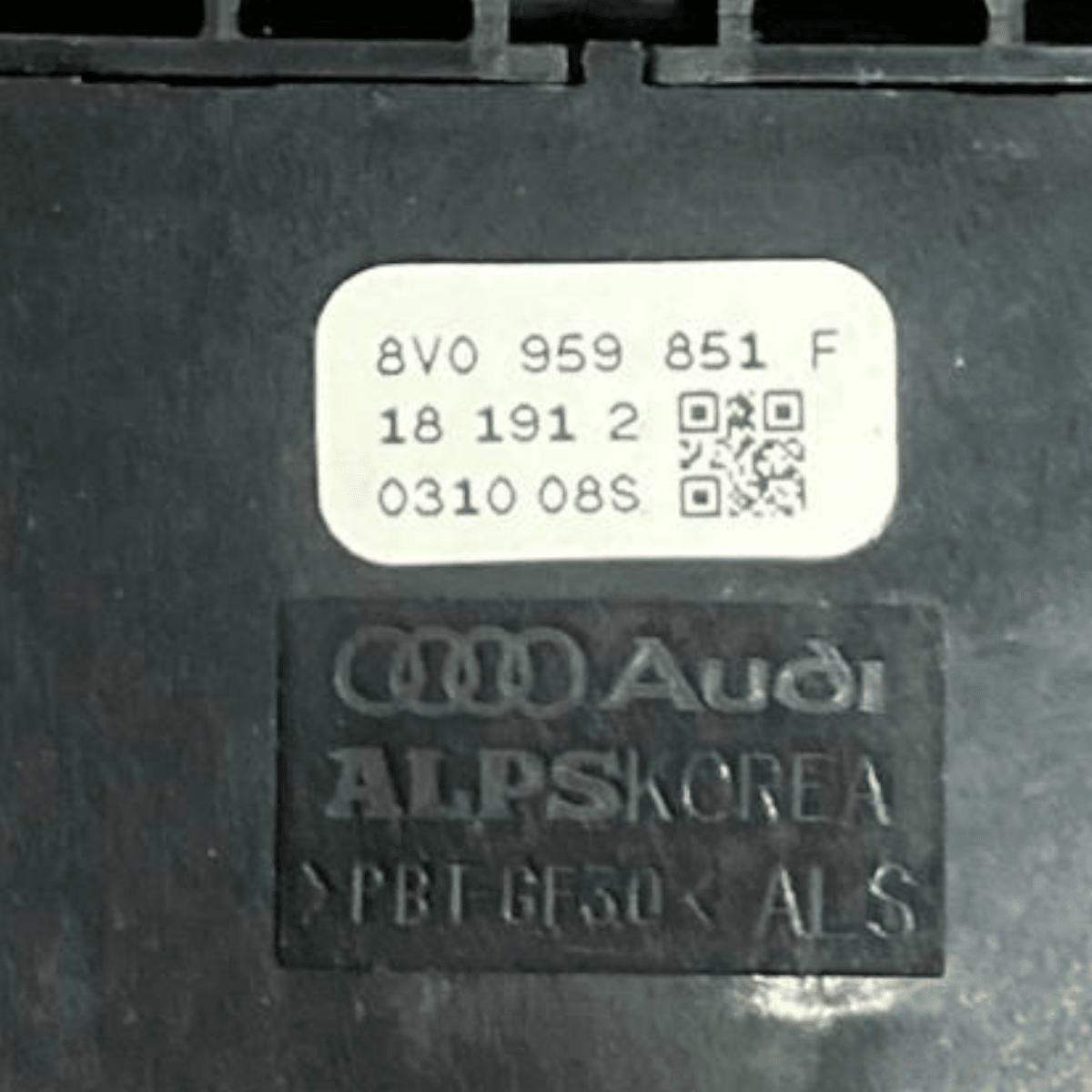 Pulsantiera Alzavetro anteriore sinistra (sx) Audi Q2 (2016 - ) cod: 8V0959851F - F&P CRASH SRL - Ricambi Usati