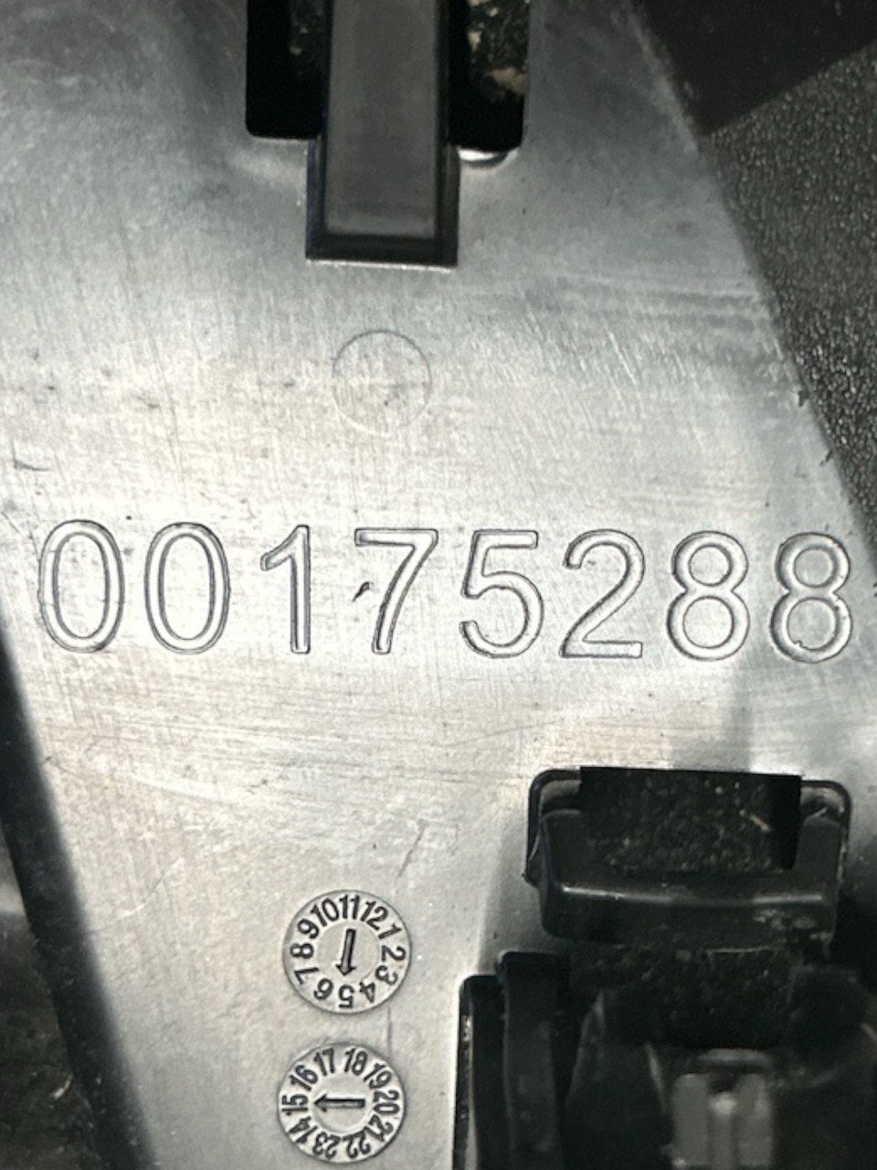 Renault Kadjar (2015 > 2022) cod.00175288 Cover / Upper Trim Speedometer / Odometer - F&P CRASH SRLS - Used Parts
