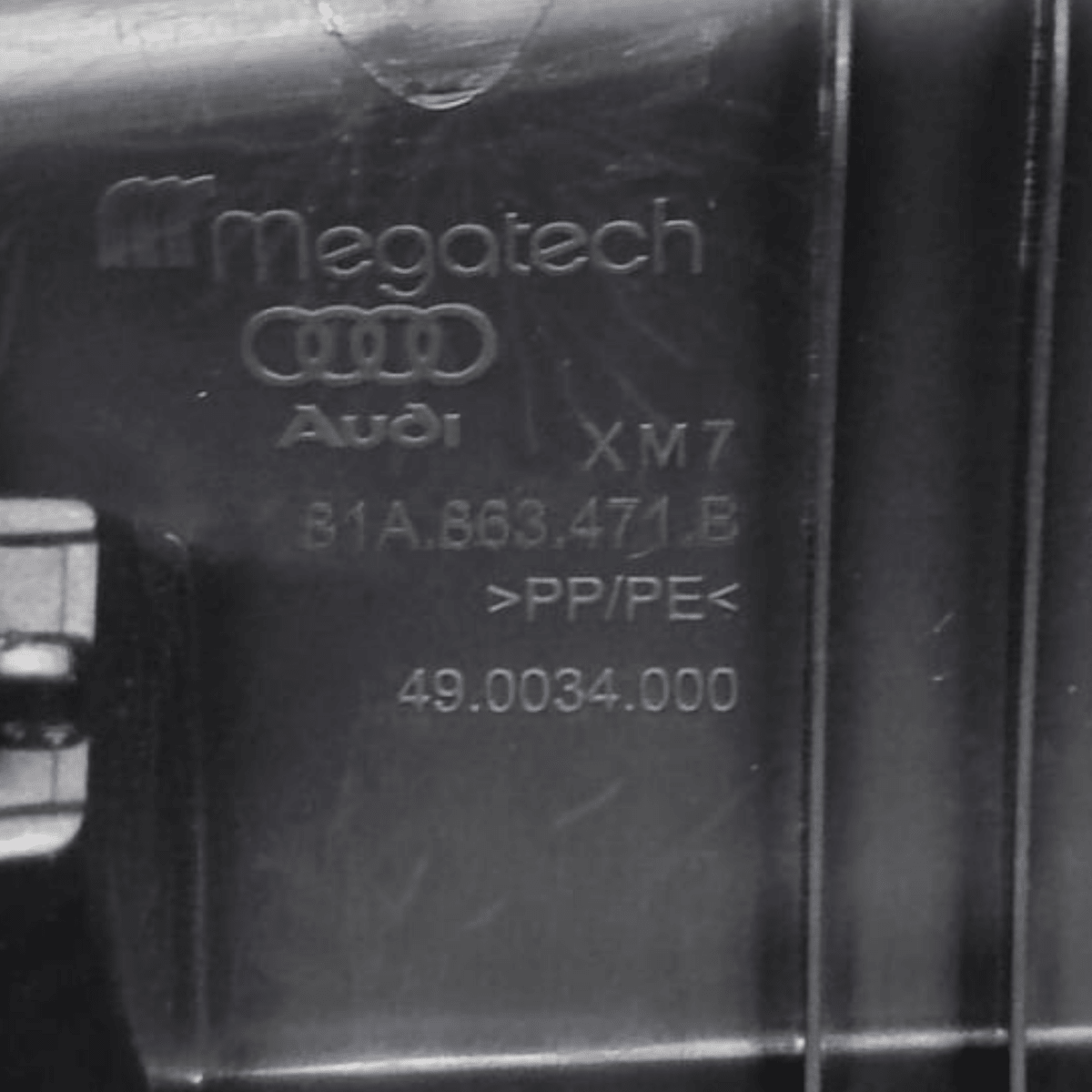 Rivestimento batticofano audi q2 cod: 81a863471 (2016 - ) - F&P CRASH SRL - Ricambi Usati