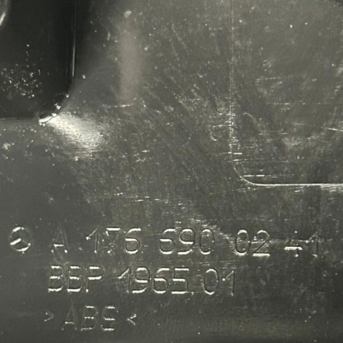 Rivestimento batticofano mercedes benz classe a w176 cod:A1766900241 (2012 > 2018) - F&P CRASH SRLS - Ricambi Usati