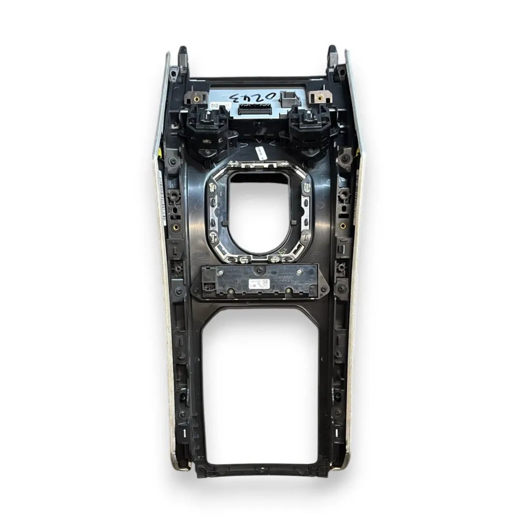 Dettaglio Rivestimento consolle centrale Land Rover Range Rover Evoque 2011–2019 cod. BJ32044E06DB - foto 2